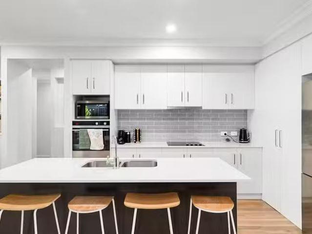 Apartment for rent in Mount Lofty, Queensland