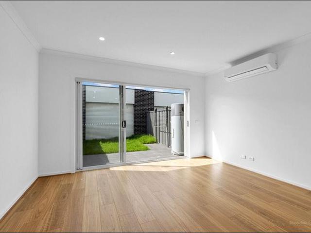 Townhouse for rent in Orana Estate, Melbourne