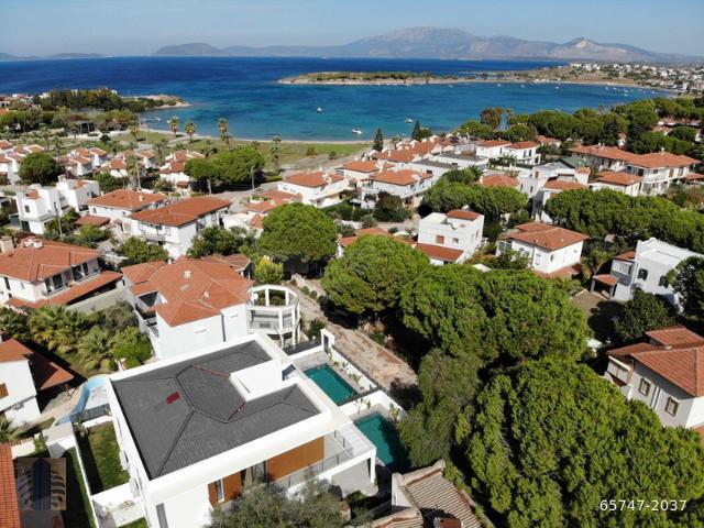 Yalı Mahallesi, Çeşme içerisinde satılık Villa