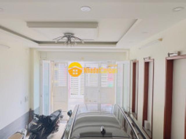 Nhà mặt phố bán