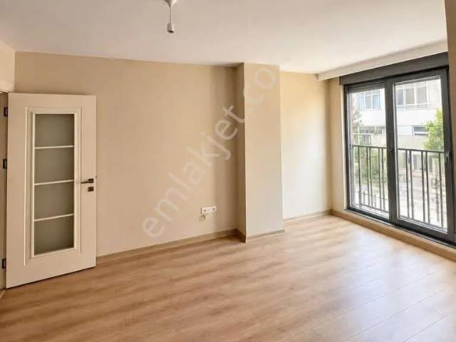 Küçükyalı, Maltepe içerisinde satılık mülk
