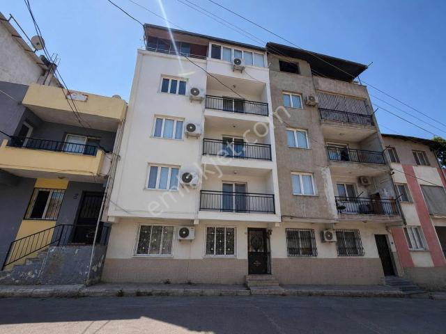Devrim Mahallesi, Karabağlar içerisinde satılık Bina
