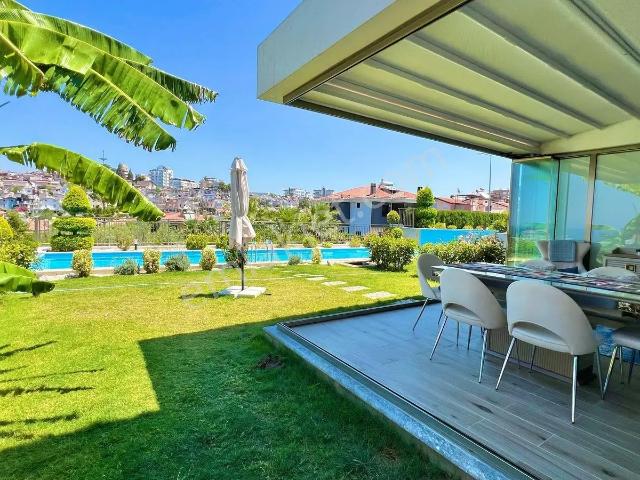 Kuşadasi, Aydin içerisinde satılık Villa