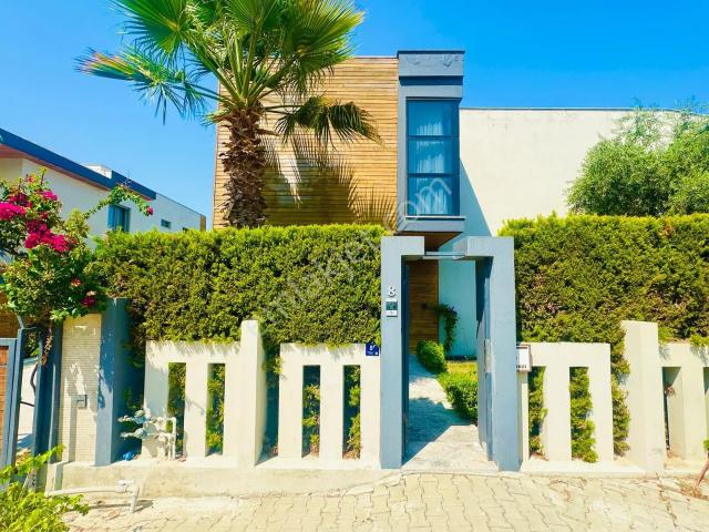 Kuşadasi, Aydin içerisinde satılık Villa
