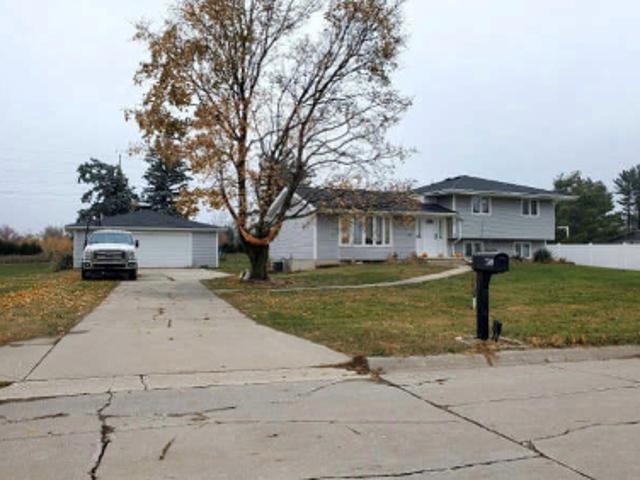 House for sale in Linn, Iowa