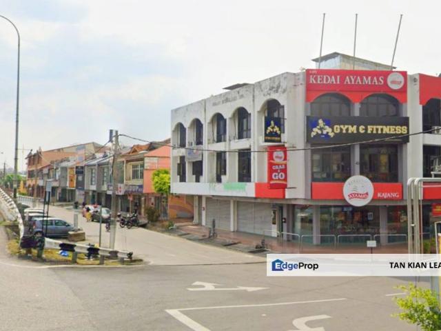 Shop for sale in Kajang, Langat