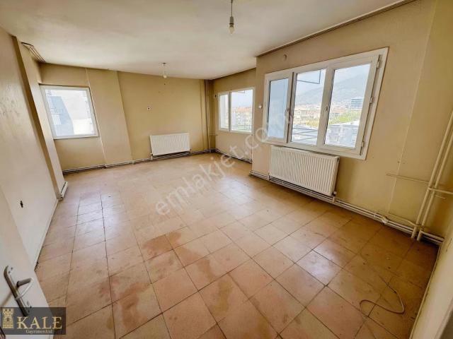 Tire, İzmir içerisinde kiralık mülk