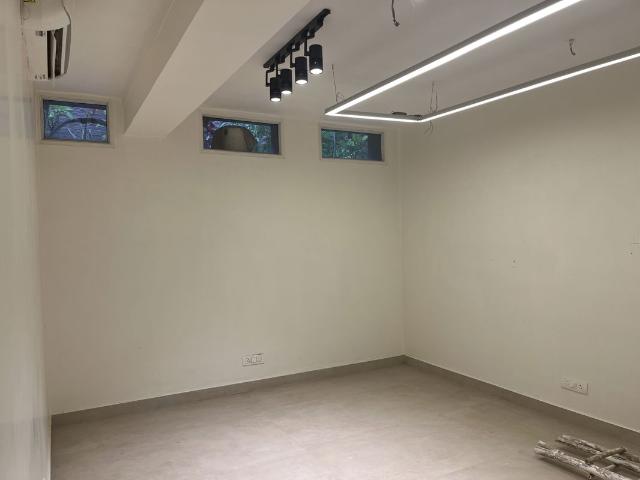 Commercial for rent in Deri