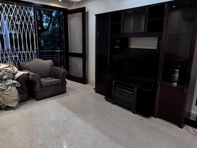 Property for rent in Deri