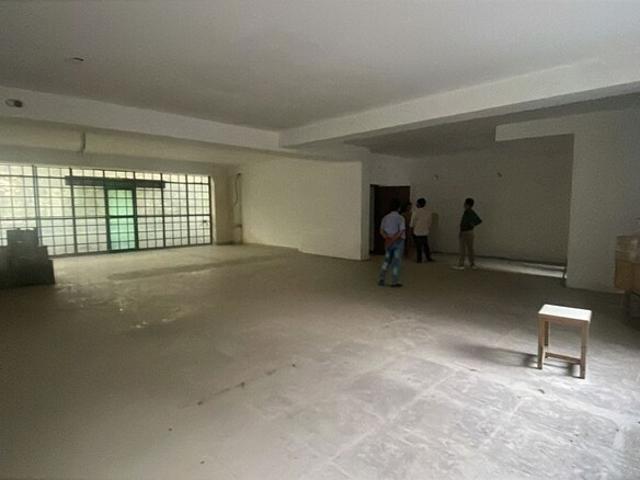 Commercial for sale in Deri