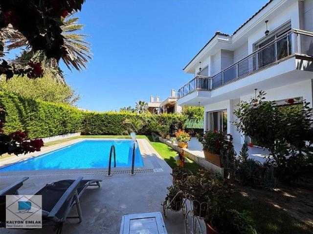 Alaçatı Mahallesi, Çeşme içerisinde satılık Villa