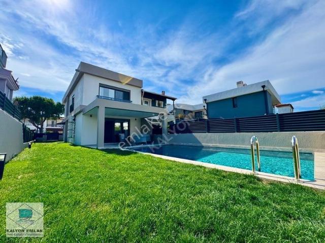 Alaçatı Mahallesi, Çeşme içerisinde satılık Villa