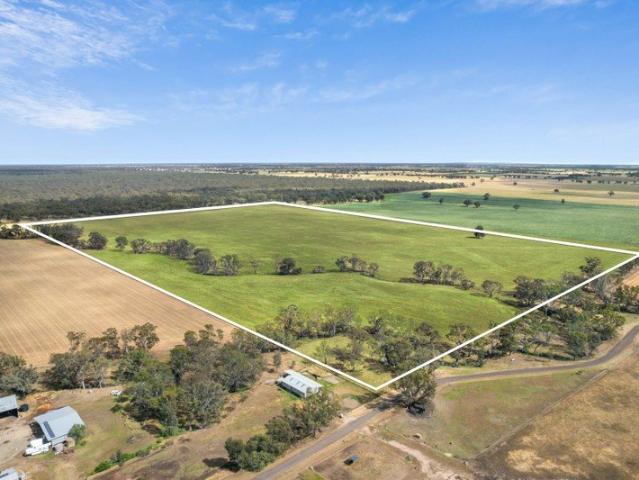 Cottage for sale in Elmore, Victoria