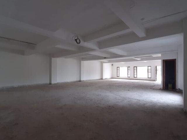 Commercial for rent in Deri