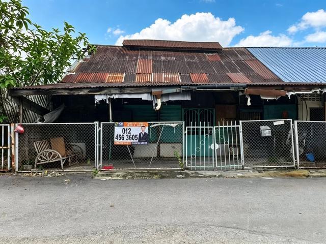 Bungalow for sale in Kampar