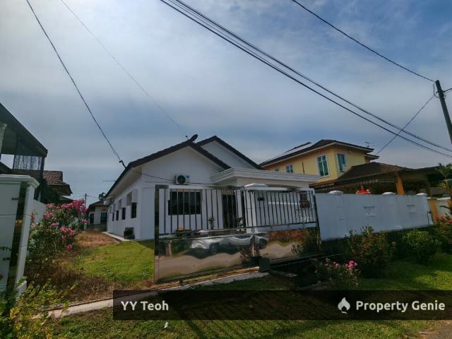 Bungalow for sale in Malaka