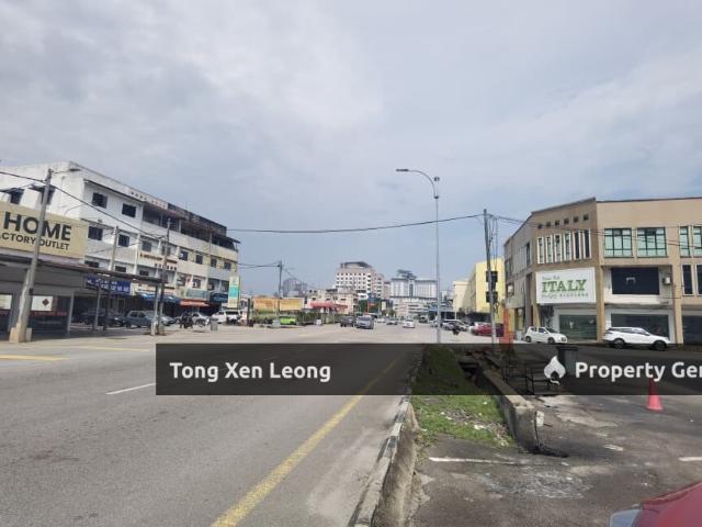 Shop for sale in Malaka