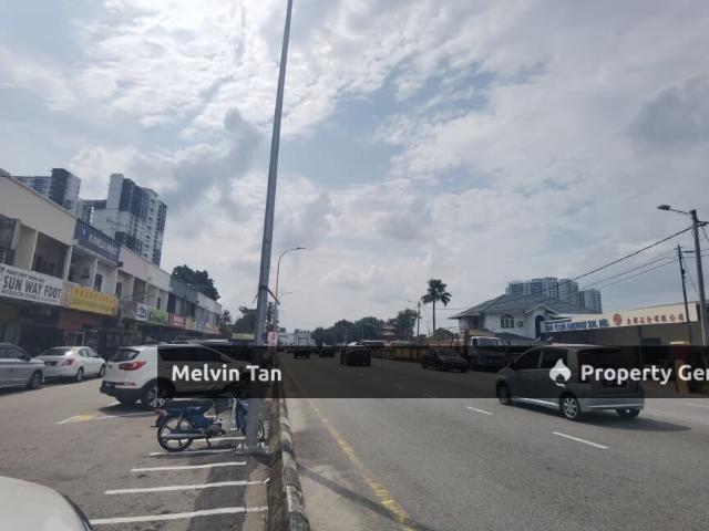 Shop for sale in Malaka