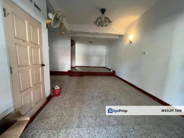 House for sale in Malaka