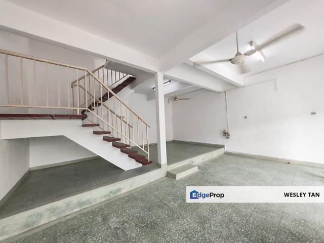 House for sale in Malaka