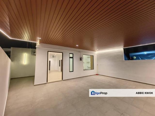 House for sale in Malaka