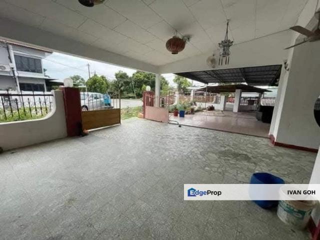 House for sale in Malaka