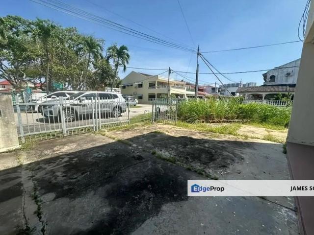 House for sale in Malaka