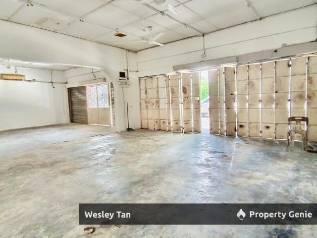 Shop for rent in Malaka