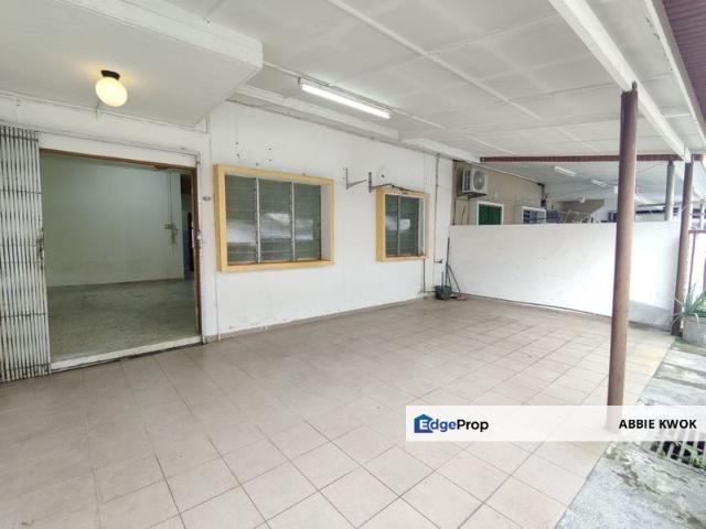 House for sale in Malaka