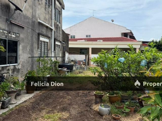 Terraced House for sale in Malaka