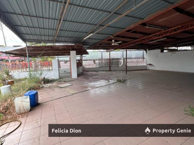 Terraced House for sale in Malaka