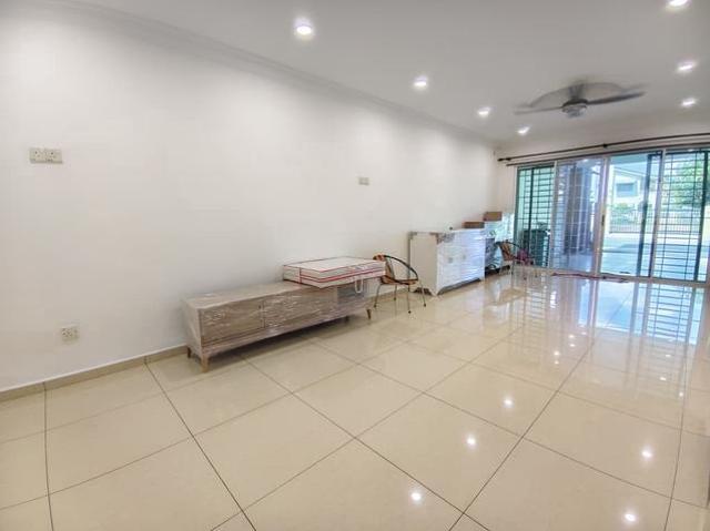 Terraced House for sale in Malaka