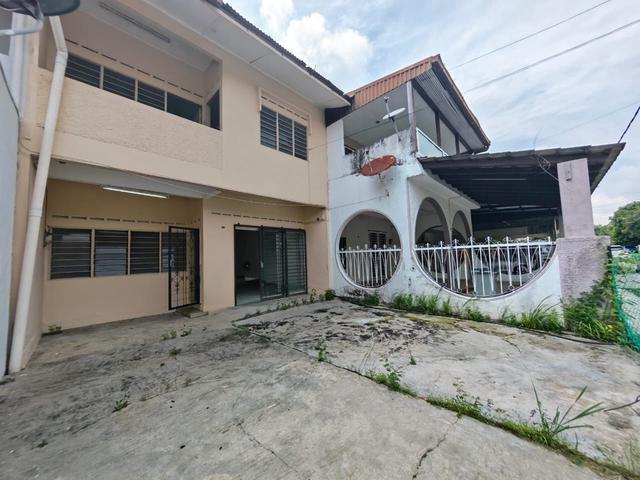 Terraced House for sale in Malaka