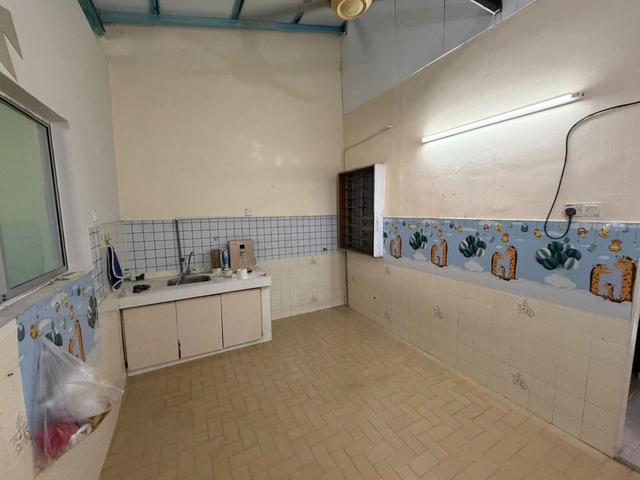 Terraced House for sale in Malaka