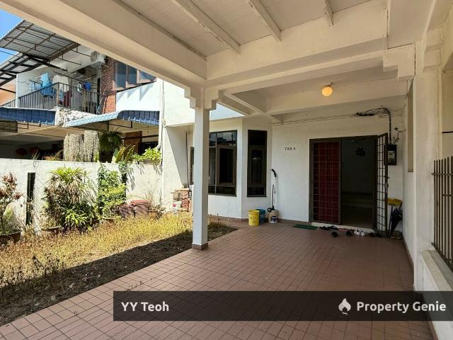 Terraced House for sale in Malaka