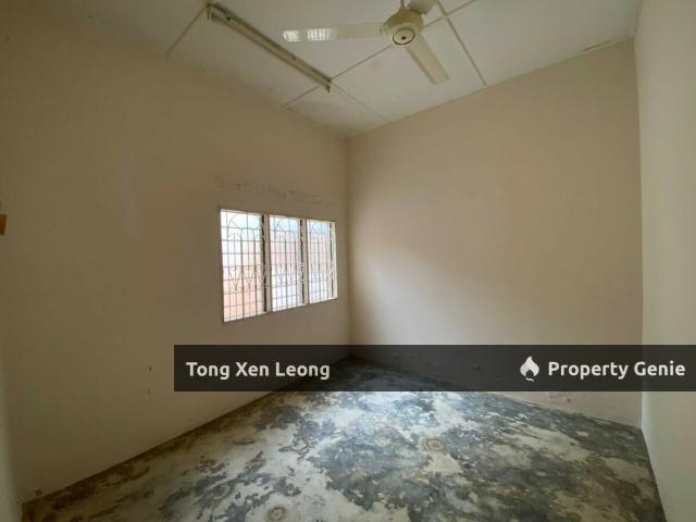 Terraced House for sale in Malaka