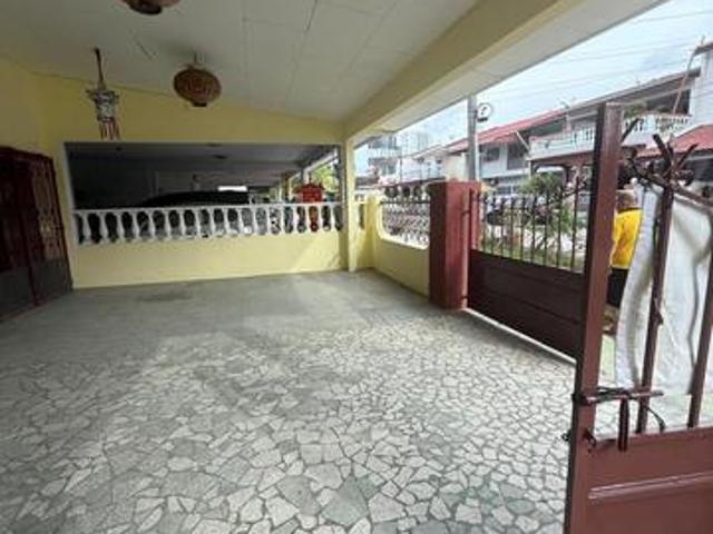 Terraced House for sale in Malaka