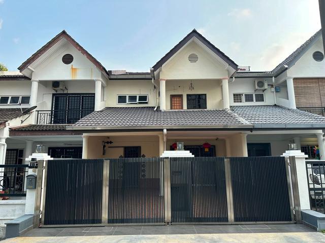 Terraced House for sale in Malaka