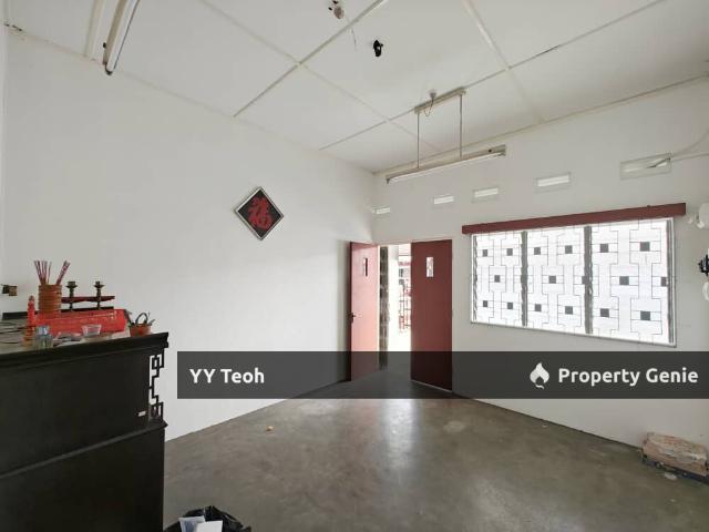 Terraced House for sale in Malaka