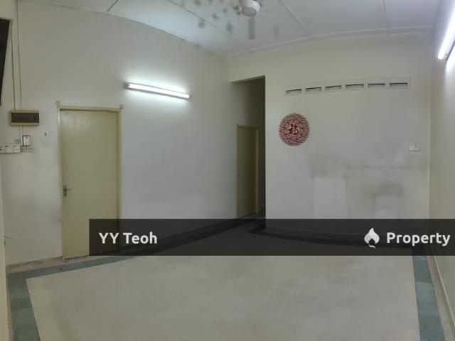 Terraced House for sale in Malaka