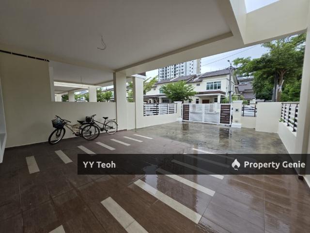 Terraced House for sale in Malaka