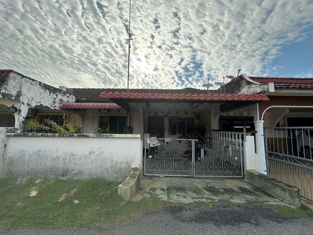 Terraced House for sale in Malaka