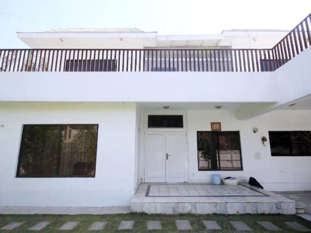 House for sale in DHA Phase 3, امر سدھو