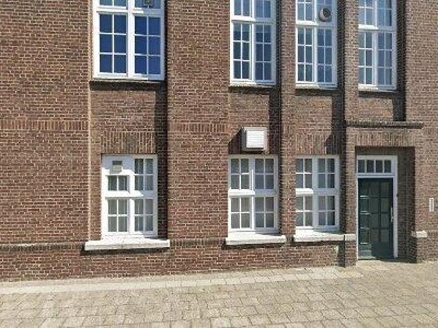 Bedrijfspand te koop in Maastricht-Oost, Maastricht