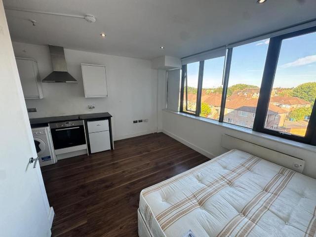 Studio for rent in Wealdstone, Greater London