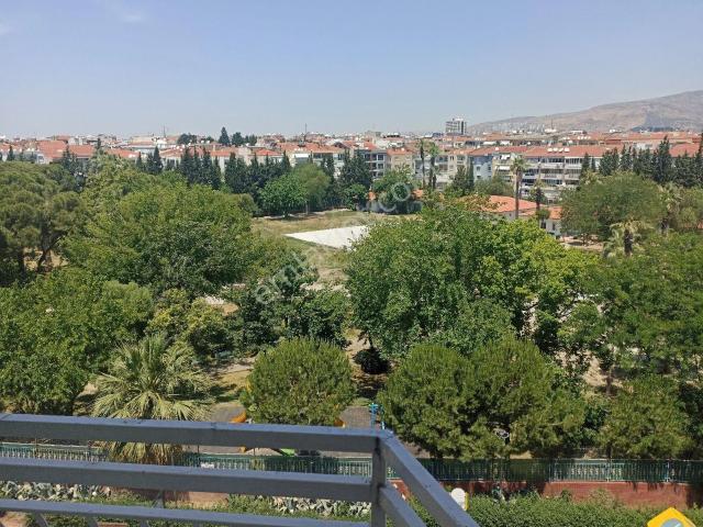 Karşiyaka, İzmir içerisinde satılık mülk