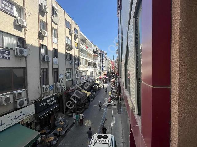 Karşiyaka, İzmir içerisinde satılık mülk