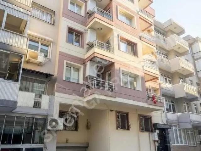 Karşiyaka, İzmir içerisinde satılık mülk