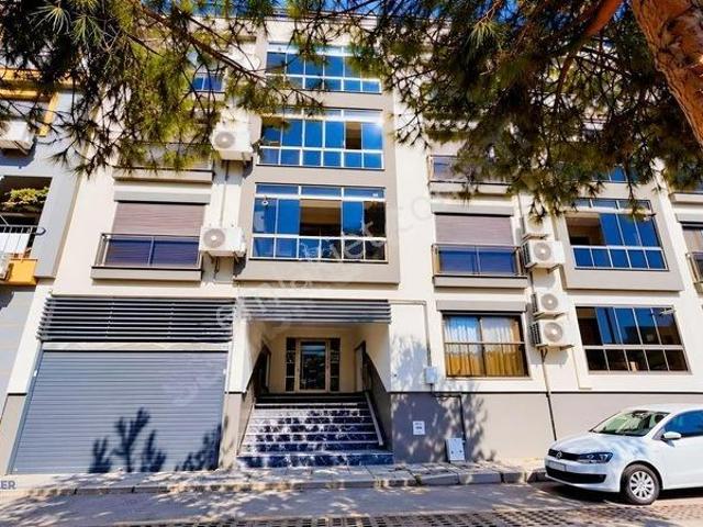 Cumhuriyet Mahallesi, Karşıyaka içerisinde satılık mülk
