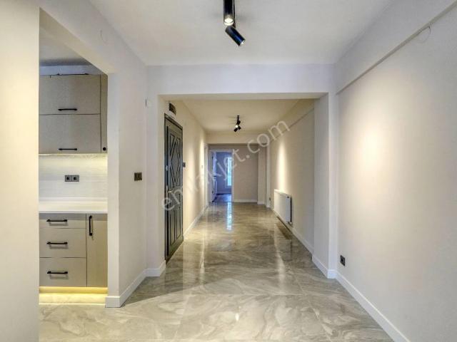 Karşiyaka, İzmir içerisinde satılık mülk